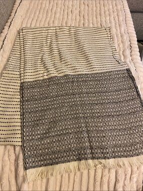 GAP Black and Cream Patterned Woven Scarf Wrap